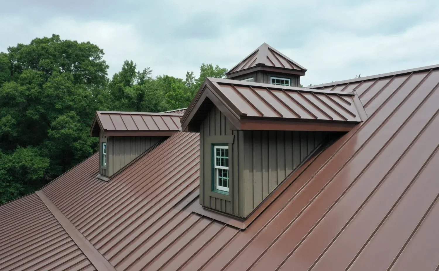 Pros and Cons of Metal Roofing for Homes